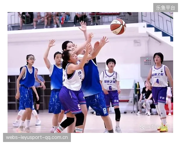 詹姆斯校园对话暖心瞬间引领青少年成长新风尚
